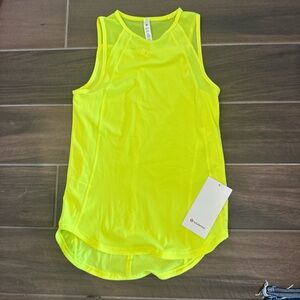 Lululemon yellow sculpt tank top #activewear
Size 2
